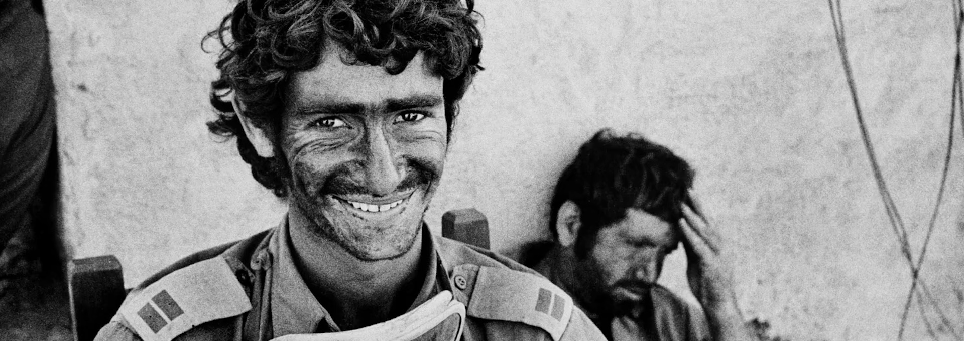Beskrivende bilde relatert til innholdet i filmen "1341 Frames of Love and War"