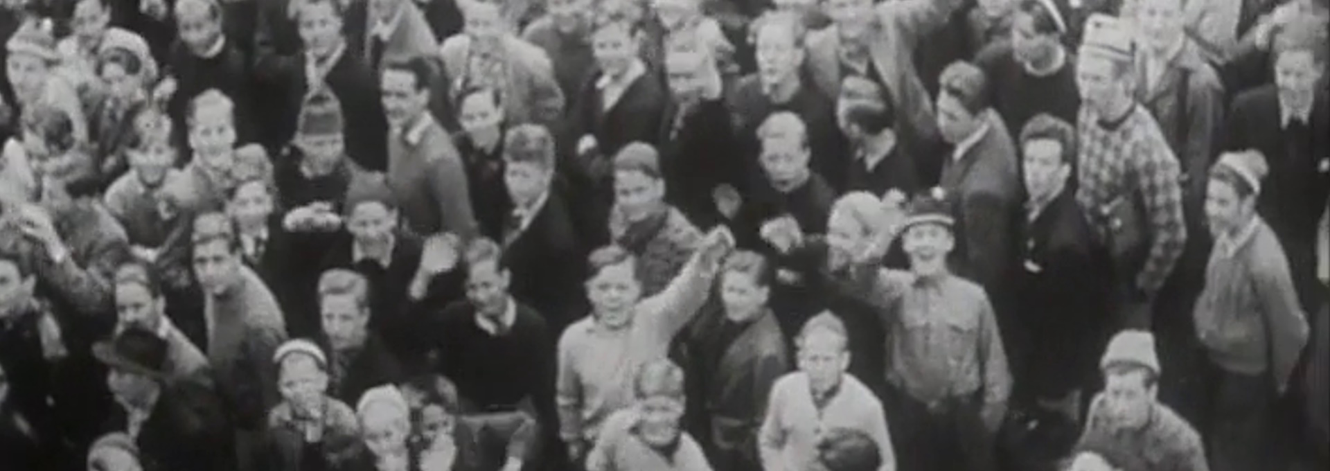 Beskrivende bilde relatert til innholdet i filmen "Arne Skouen : innslag fra Filmavisen ; KKL 40-årsjubileum ; utdeling av Aamot-statuetten"