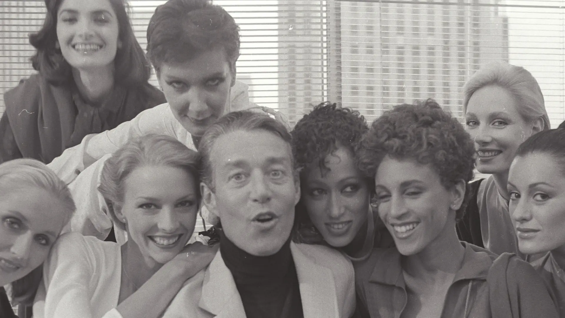 Beskrivende bilde relatert til innholdet i filmen "Halston"