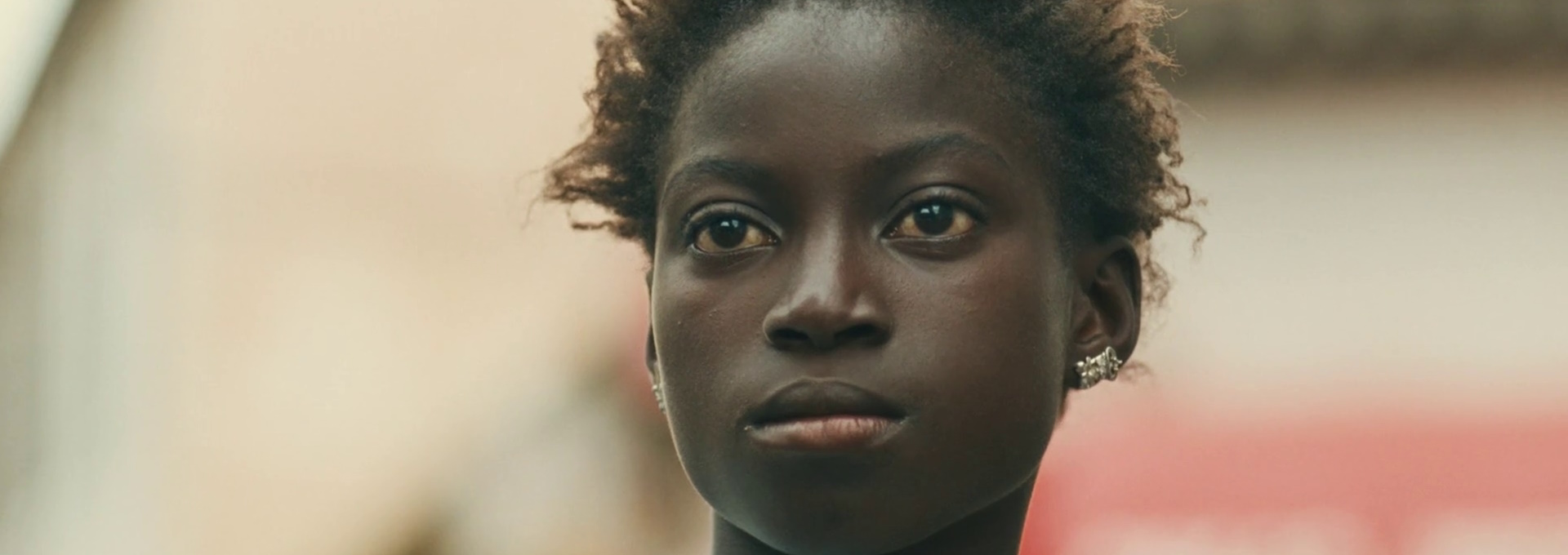 Beskrivende bilde relatert til innholdet i filmen "The Little Girl Who Sold the Sun"