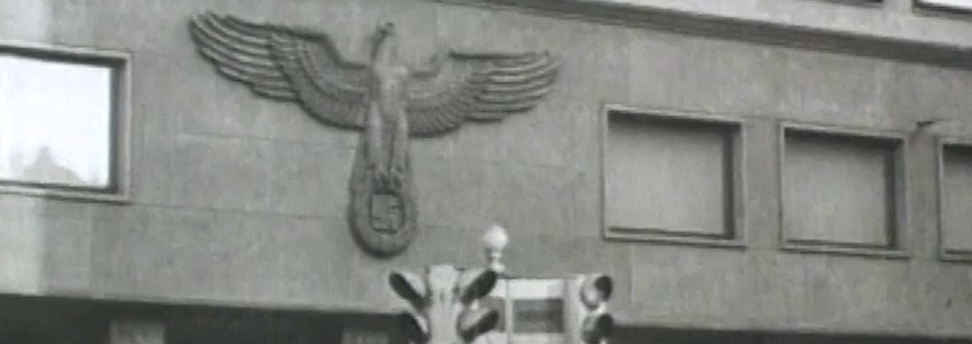 Beskrivende bilde relatert til innholdet i filmen "M/S Donau : deportasjonen av norske jøder til Auschwitz 26.november 1942"