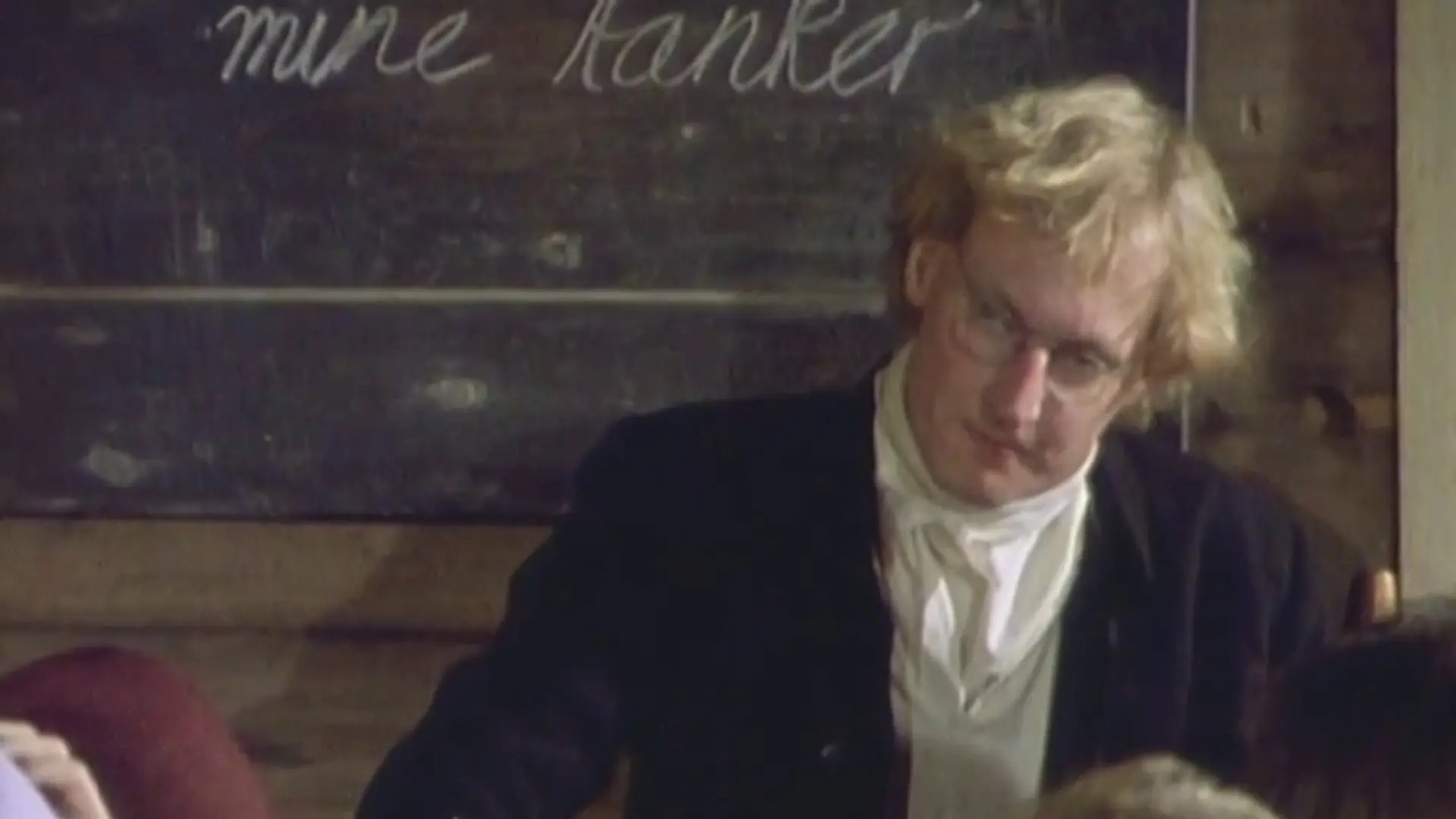 Beskrivende bilde relatert til innholdet i filmen "Slekters gang på skolevei : glimt fra skolens hverdag gjennom 250 år"