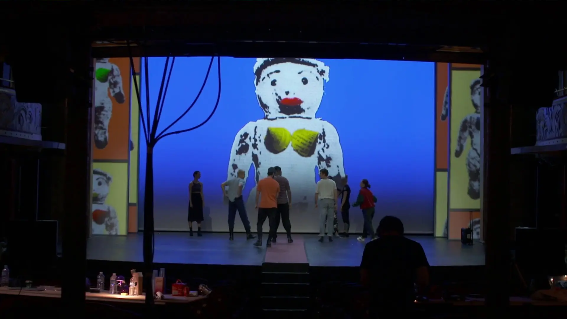 Beskrivende bilde relatert til innholdet i filmen "Jean Paul Gaultier: Freak & Chic"
