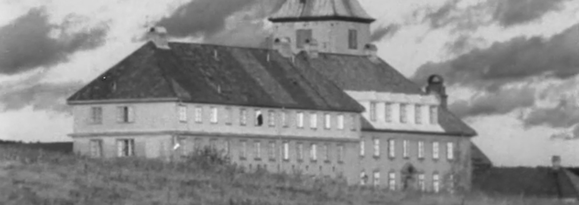 Beskrivende bilde relatert til innholdet i filmen "Murer rundt fengslet"