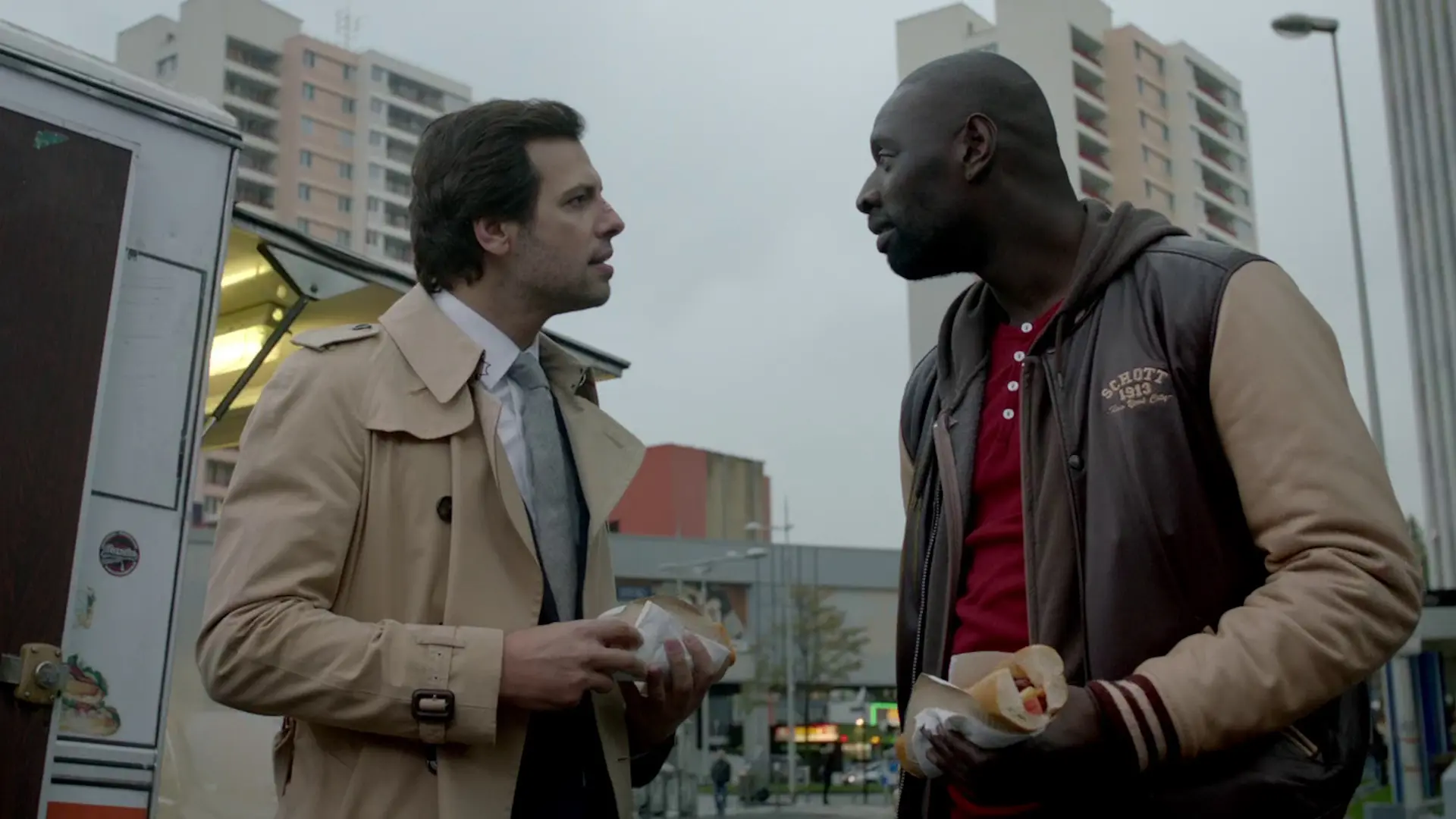 Beskrivende bilde relatert til innholdet i filmen "On the Other Side of the Tracks"