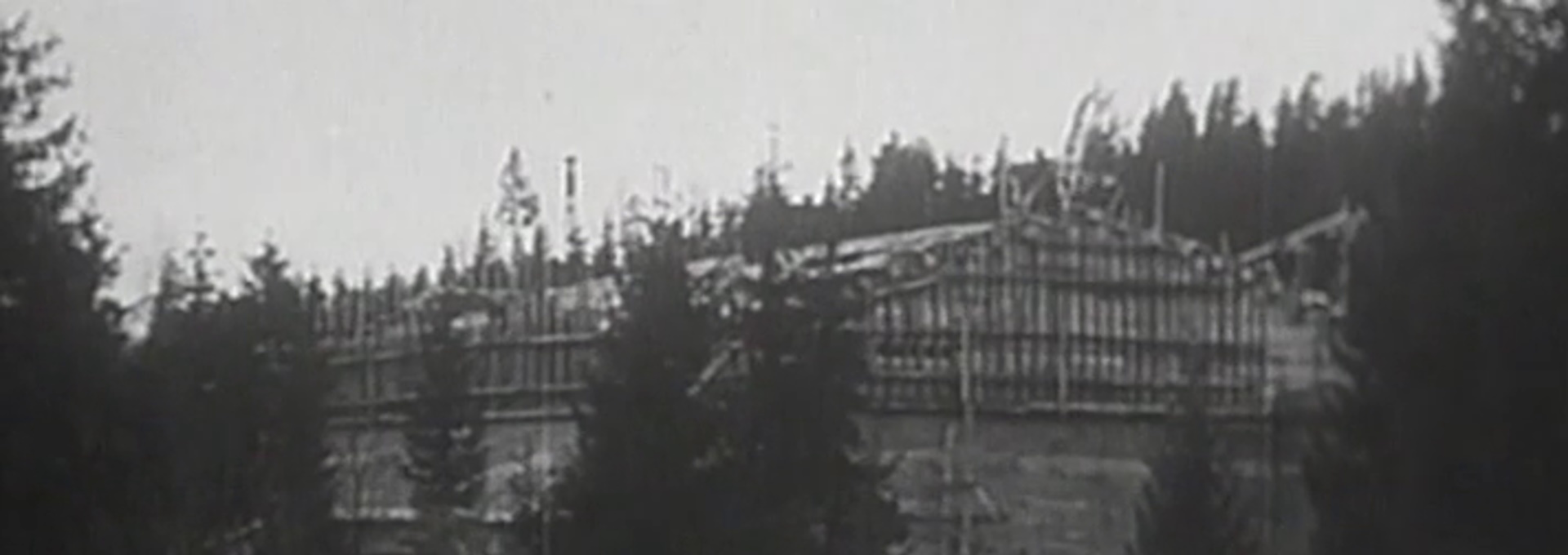 Beskrivende bilde relatert til innholdet i filmen "Norsk Film A/S : bygging og åpning av filmparken på Jar : klipp fra filmen Fant"