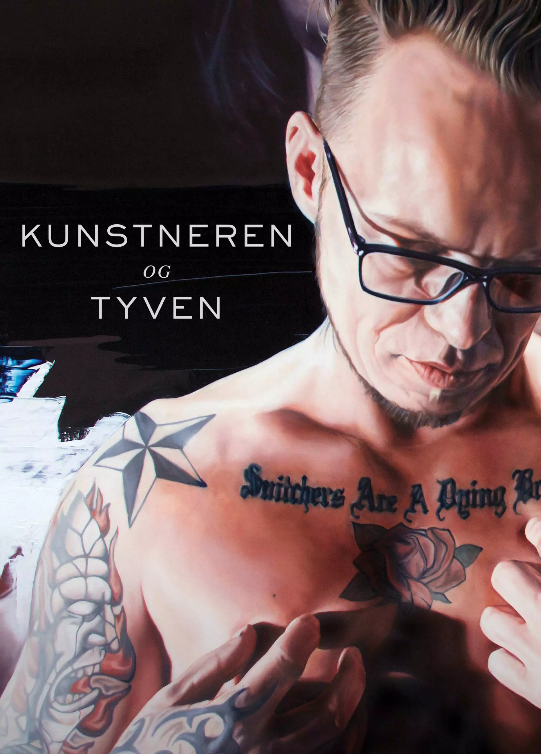 Filmplakat til "Kunstneren og tyven". Et realistisk maleri av en mann med tatoveringer i bar overkropp. Illustrasjon.