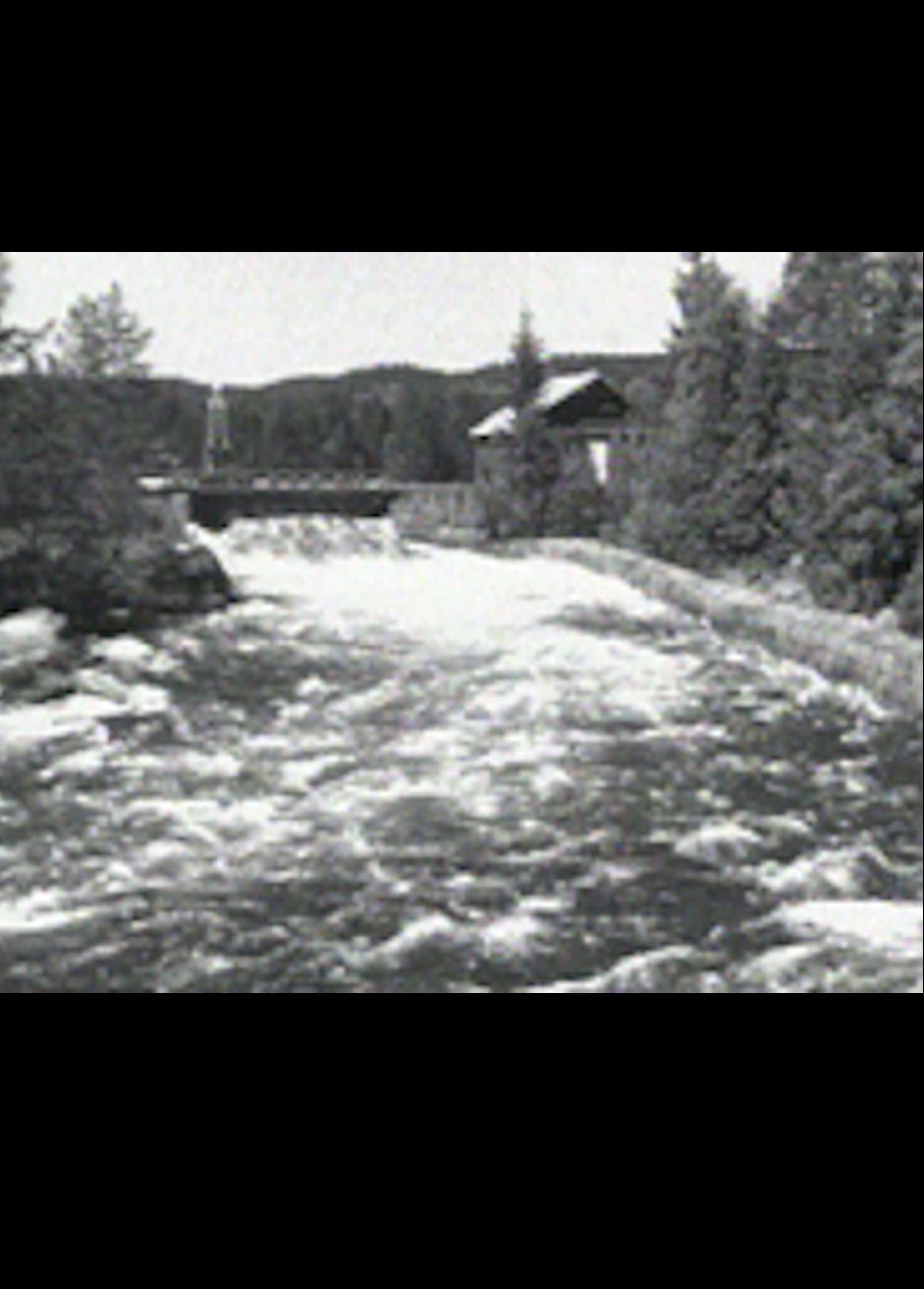 Beskrivende bilde relatert til innholdet i filmen "Akerselva : med filmkamera fra Puttmyrene til Nyland"