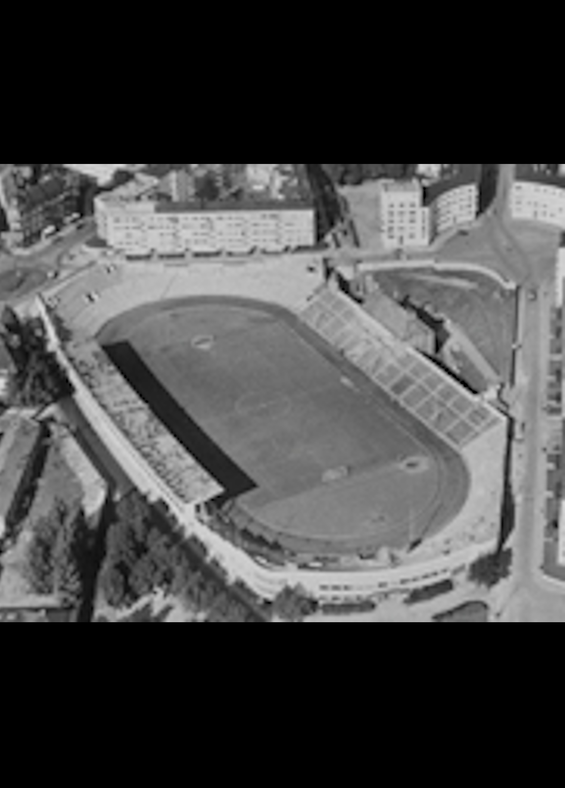 Beskrivende bilde relatert til innholdet i filmen "Oslo : sommer på idrettsplassene"