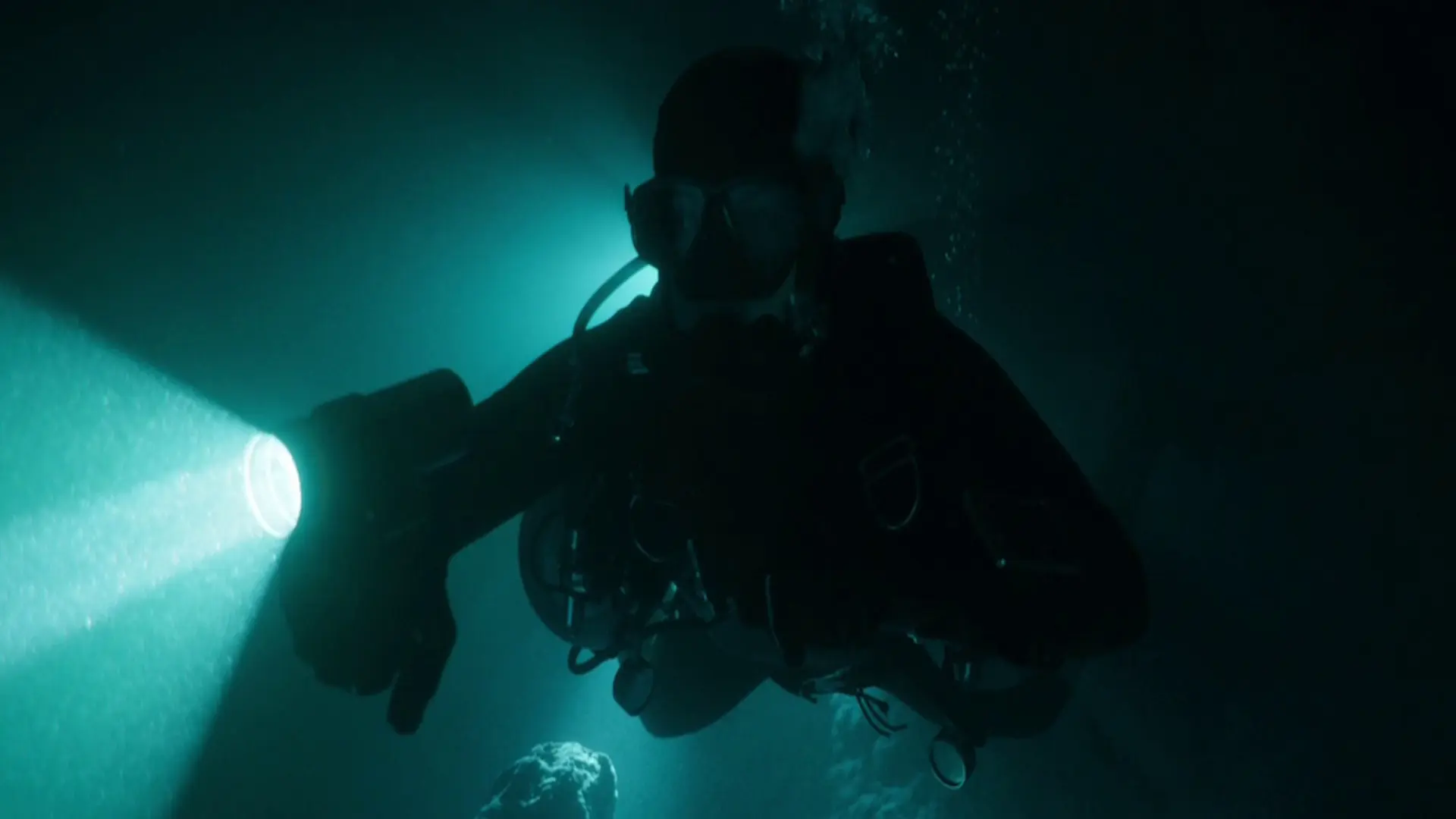 Beskrivende bilde relatert til innholdet i filmen "Cave"