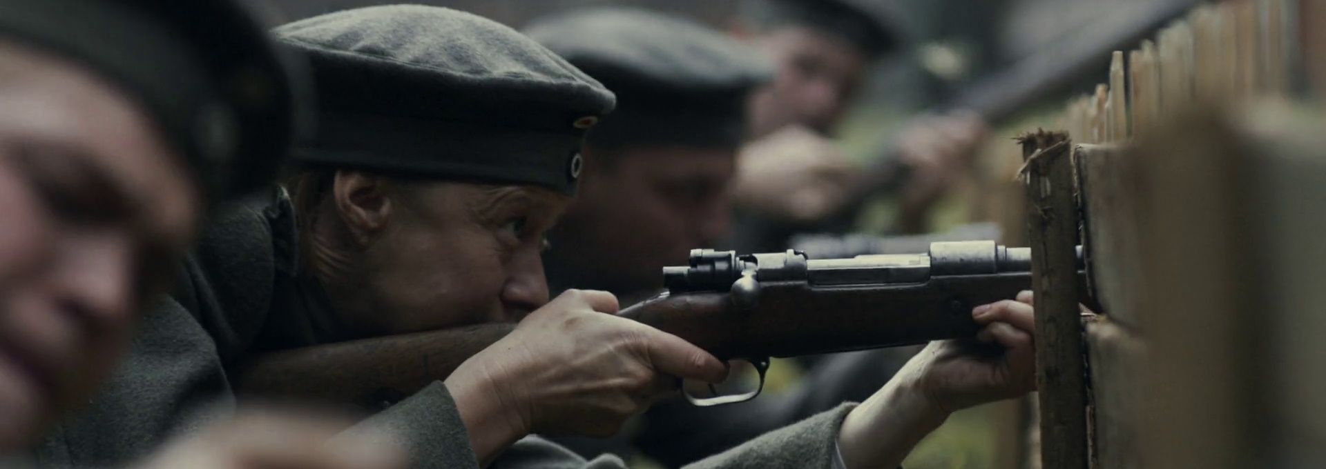 Beskrivende bilde relatert til innholdet i filmen "Mother at War"