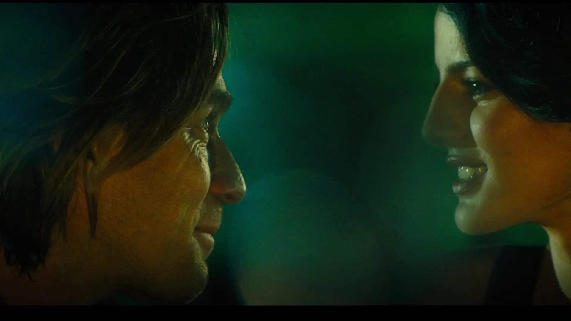 Beskrivende bilde relatert til innholdet i filmen "Our kind of Traitor"