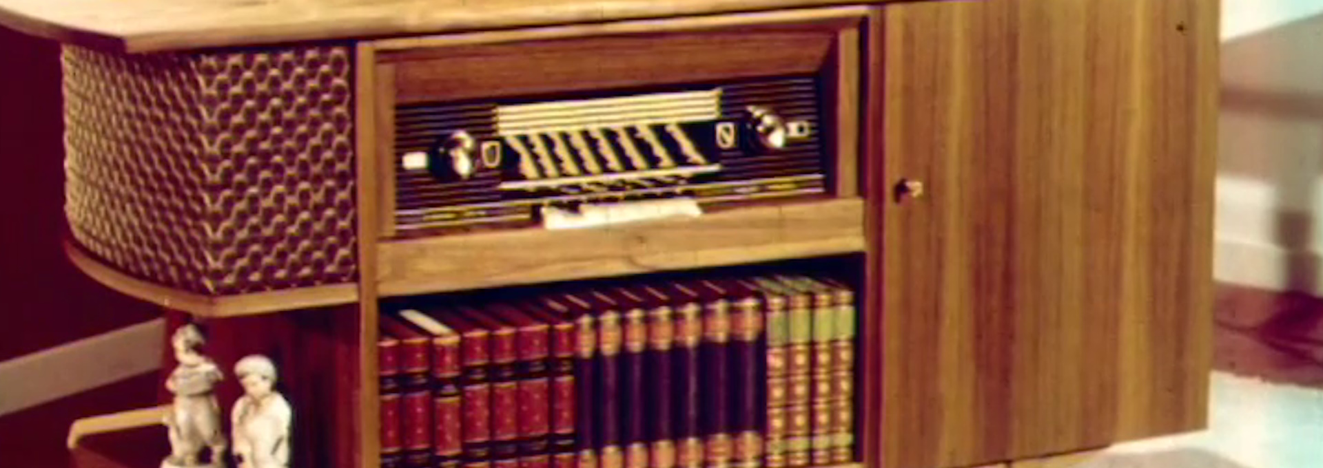 Beskrivende bilde relatert til innholdet i filmen "Edda radioskrivebord : Haugtussa 4"