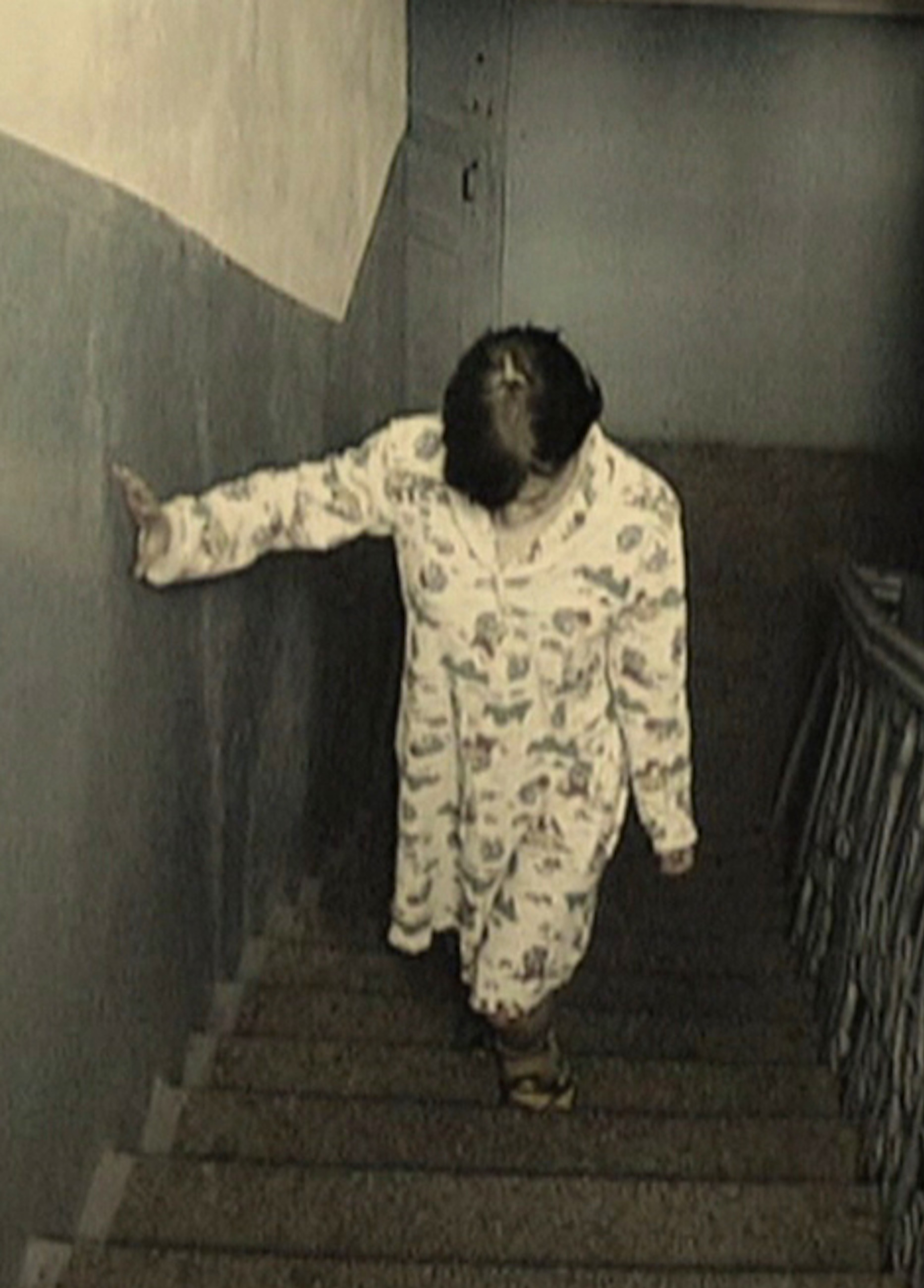 Beskrivende bilde relatert til innholdet i filmen "Ceiling"