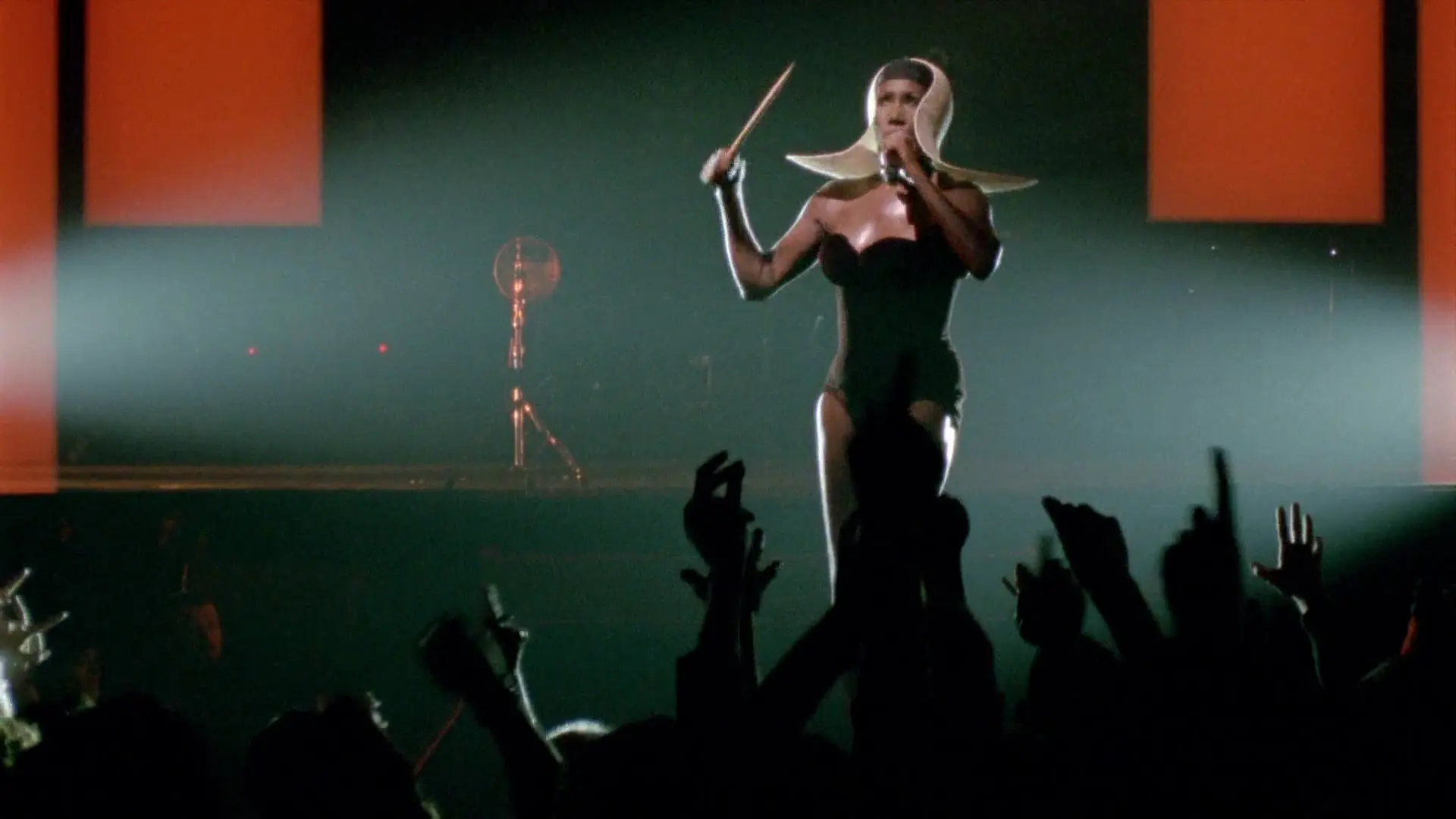 Beskrivende bilde relatert til innholdet i filmen "Grace Jones - Bloodlight and Bami"