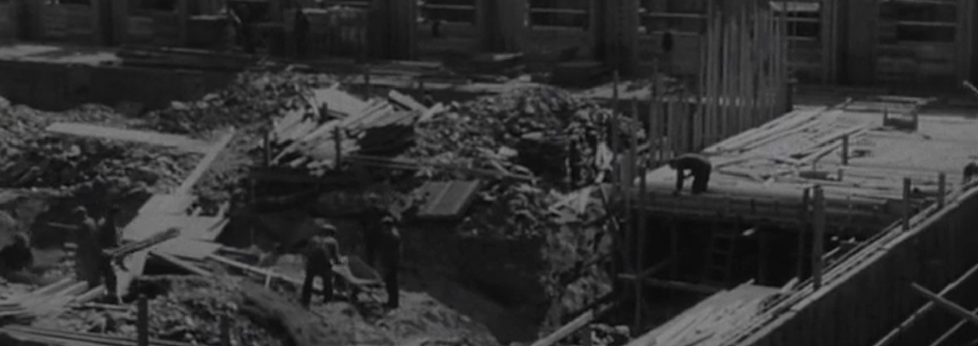 Beskrivende bilde relatert til innholdet i filmen "Vi bygger et rådhus i Vika : en filmhistorie om byggingen av Oslo rådhus"