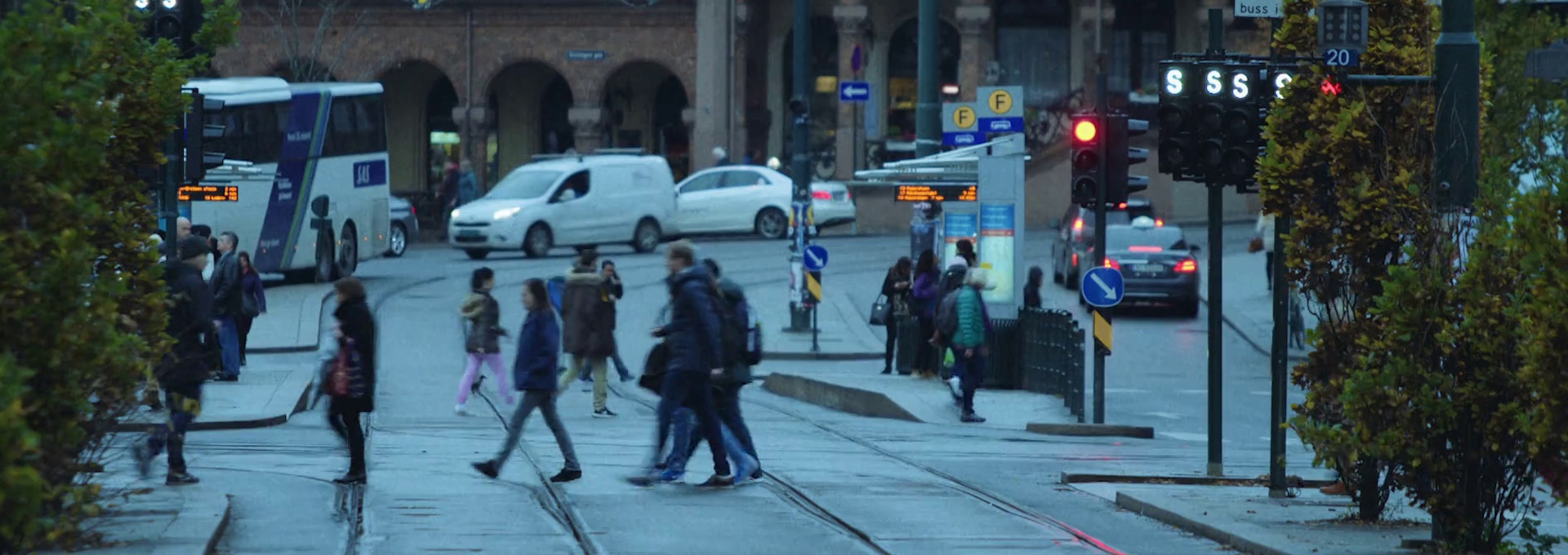 Beskrivende bilde relatert til innholdet i filmen "Fra balkongen"