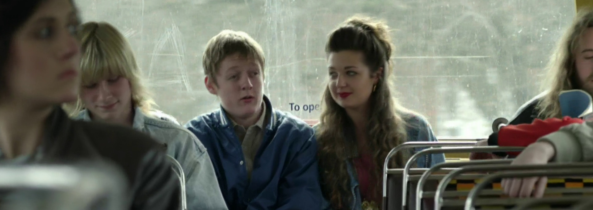 Beskrivende bilde relatert til innholdet i filmen "This is England '88 - Episode 1"