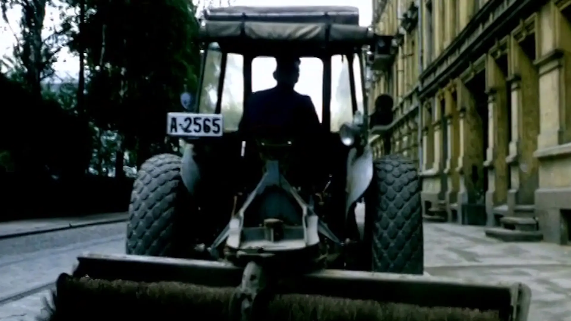 Beskrivende bilde relatert til innholdet i filmen "Kontraster i en by"