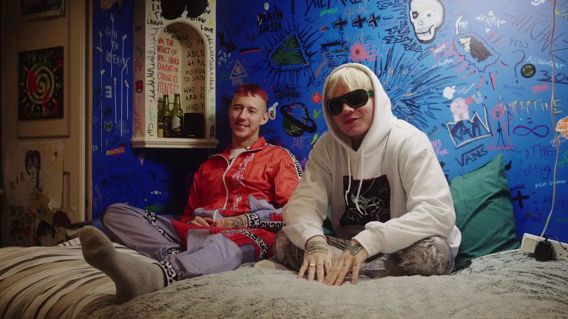 Beskrivende bilde relatert til innholdet i filmen "Everybody's Everything"