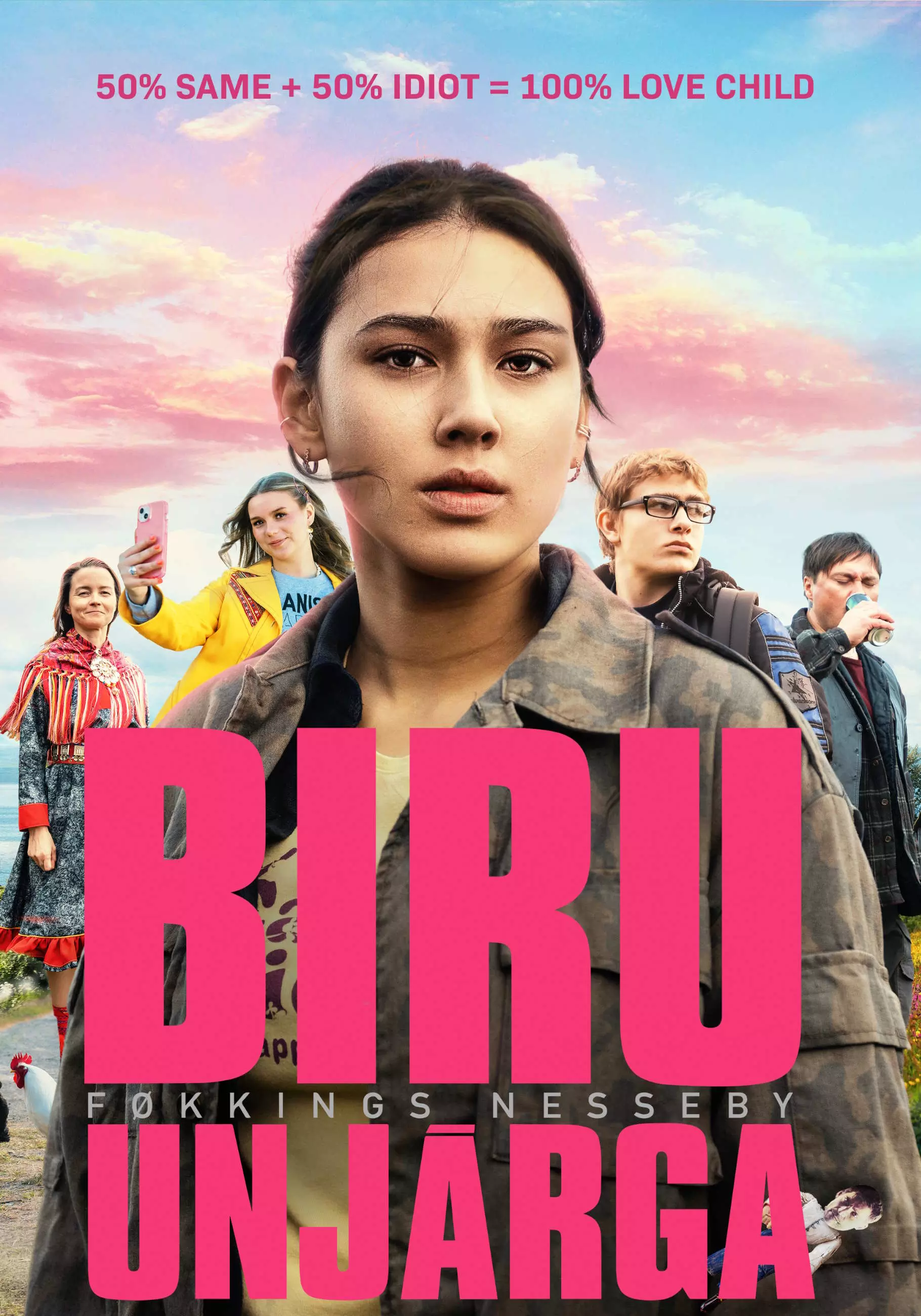 Filmplakat til "Biru Unjárga - Føkkings Nesseby". En ung jente med mørkt hår ser alvorlig inn i kameraet. Bak henne ser vi en rosa-blå himmel. Bak på venstre side ser vi en kvinne iført en samisk kofte og en annen kvinne med gul jakke. I hånden holder hun opp en smarttelefon. Til høyre ser vi to menn. Filmens tittel står skrevet med store rosa bokstaver på nedre halvdel av plakaten.