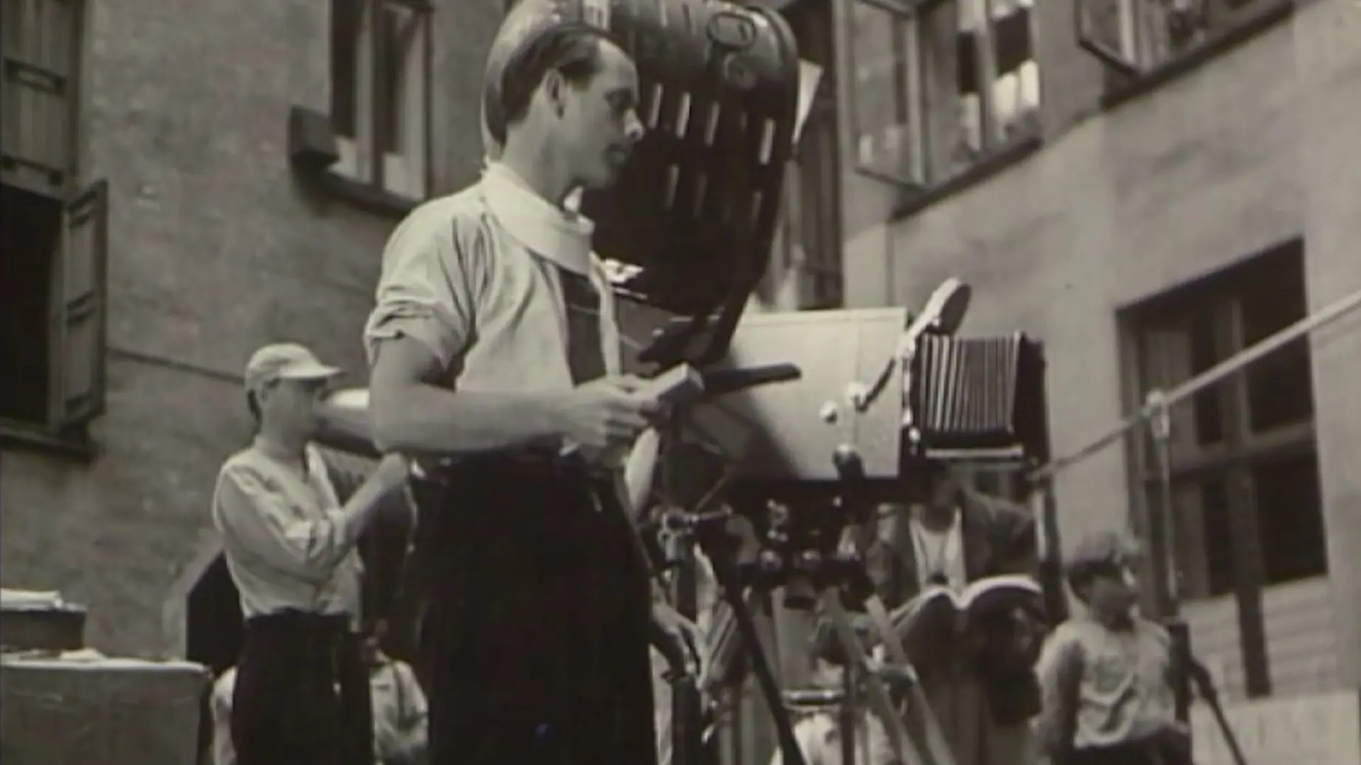 Beskrivende bilde relatert til innholdet i filmen "Arne Skouen - en mann for sin tid"