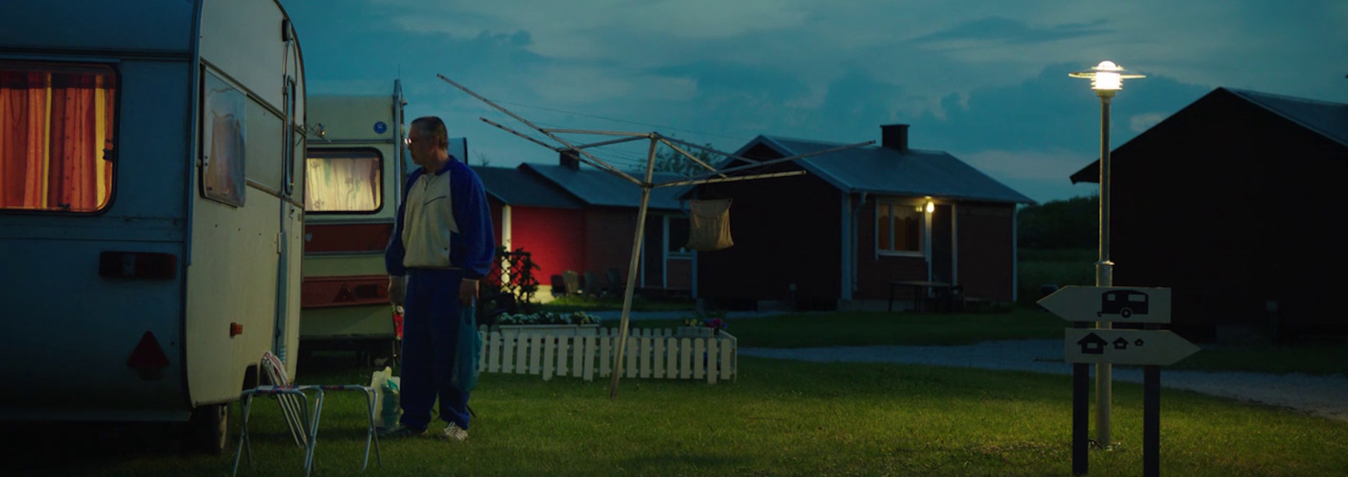 Beskrivende bilde relatert til innholdet i filmen "Borettslaget reiser til Laholm"