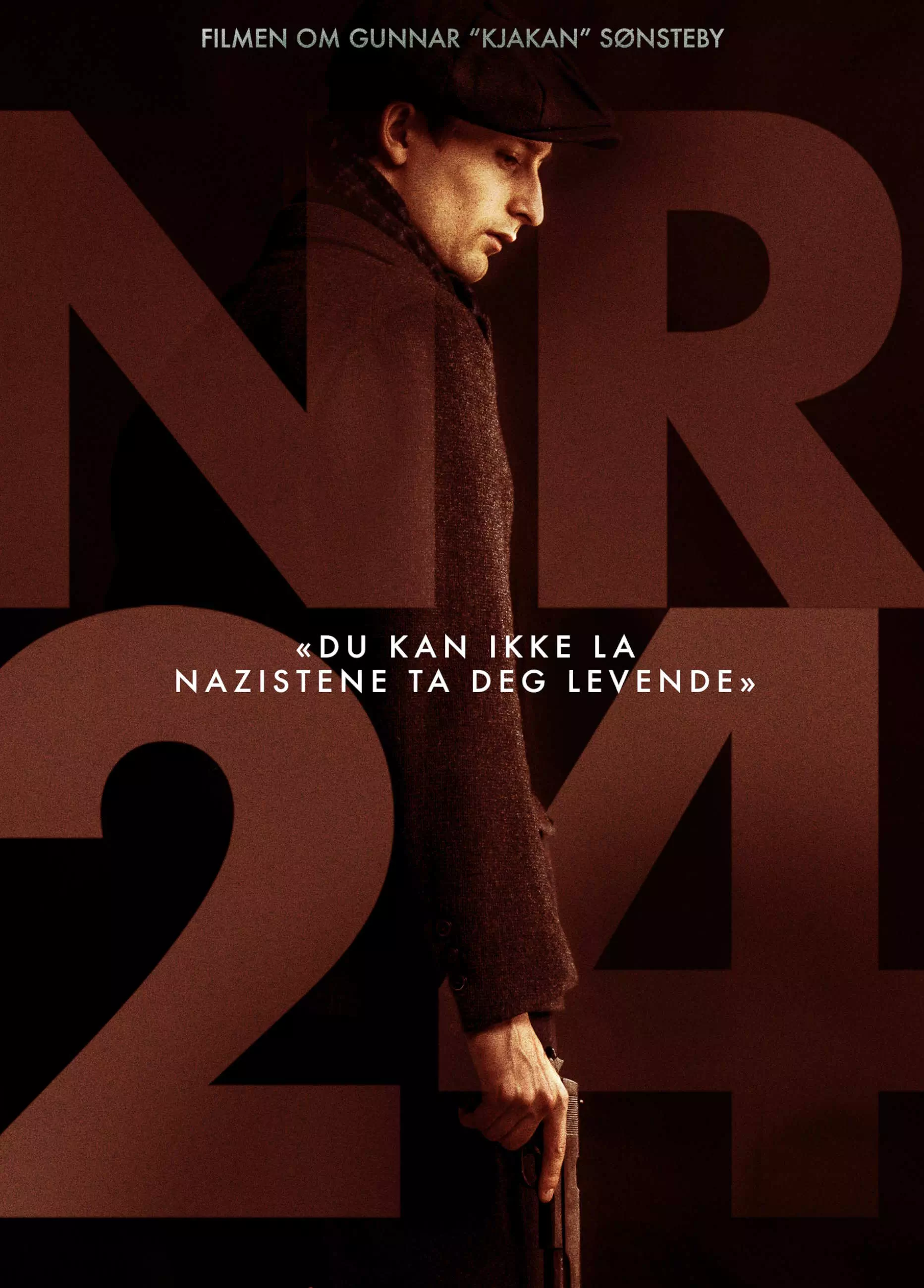 Filmplakat til filmen "Nr. 24". Filmens tittel fyller hele plakaten med store brun-røde bokstaver. Bakgrunnen er svart. Midt i plakaten skimter vi hovedrollekarakteren. En ung mann i profil med mørk frakk, hatt og pistol i hånden.