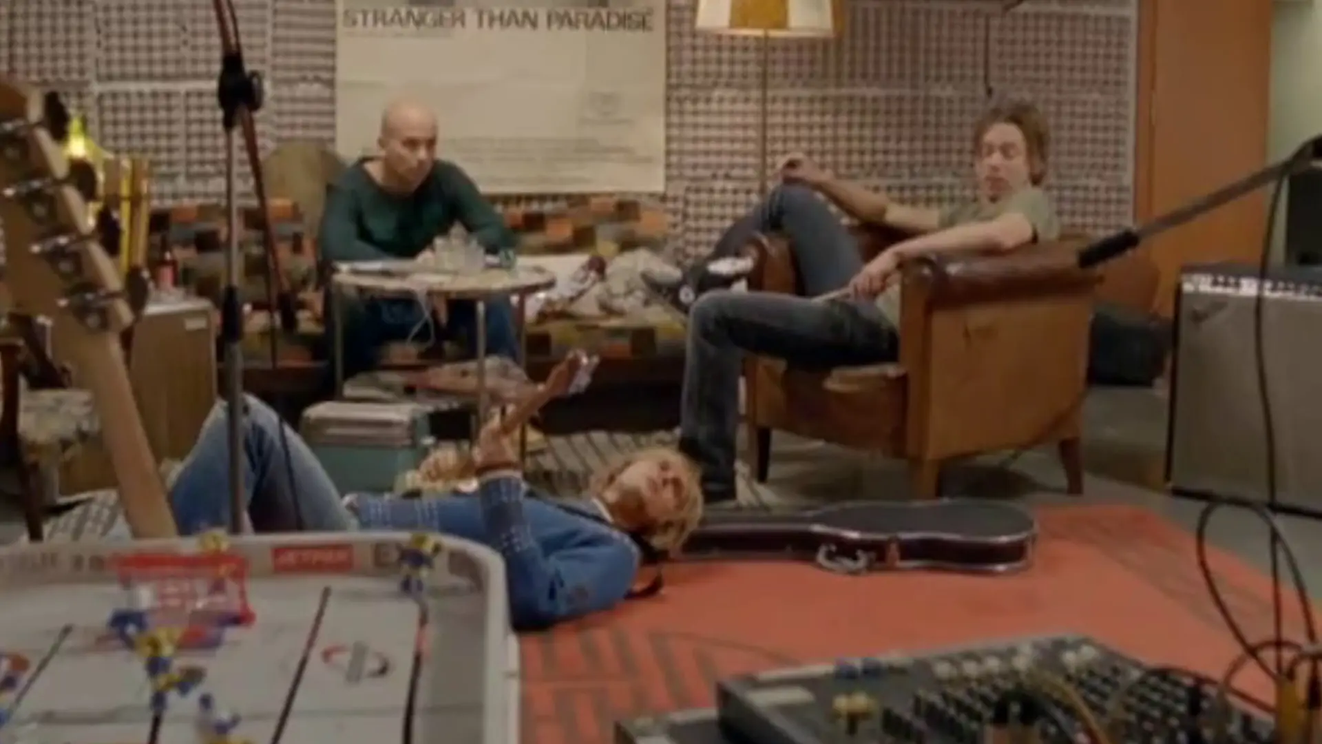 Beskrivende bilde relatert til innholdet i filmen "Import Eksport"