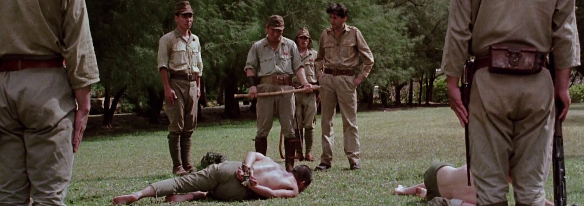 Beskrivende bilde relatert til innholdet i filmen "Merry Christmas Mr. Lawrence"