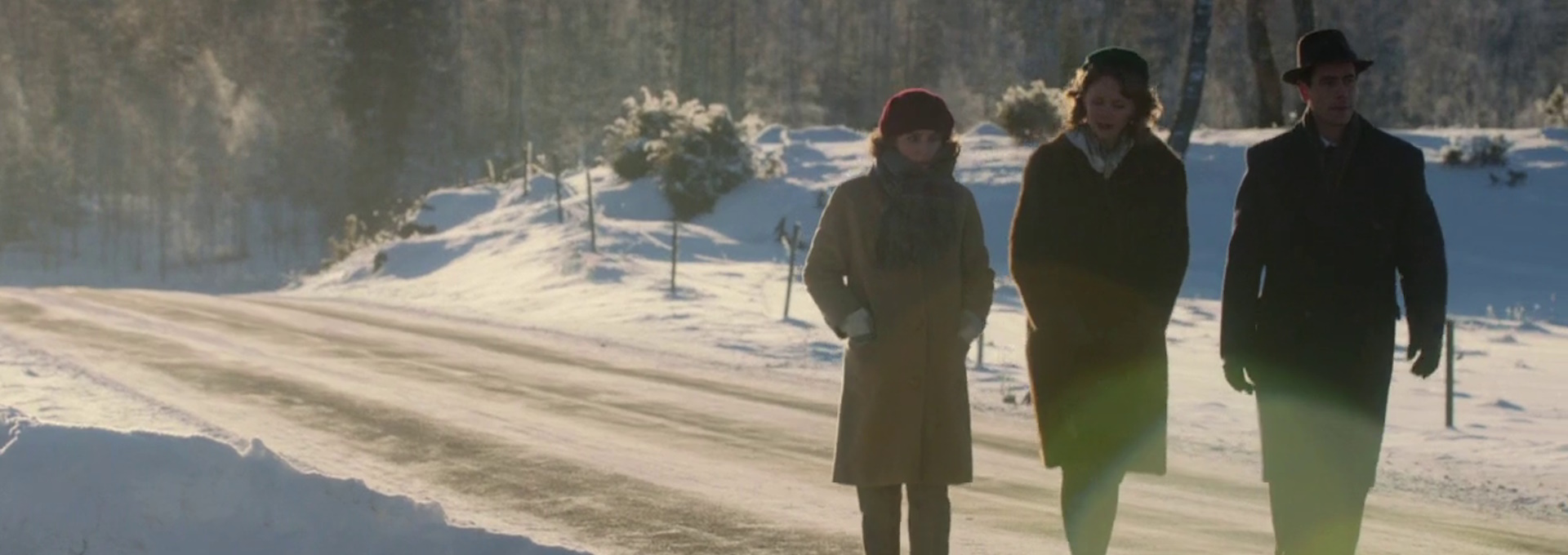 Beskrivende bilde relatert til innholdet i filmen "Maria Lang: Mord på kirkegården"
