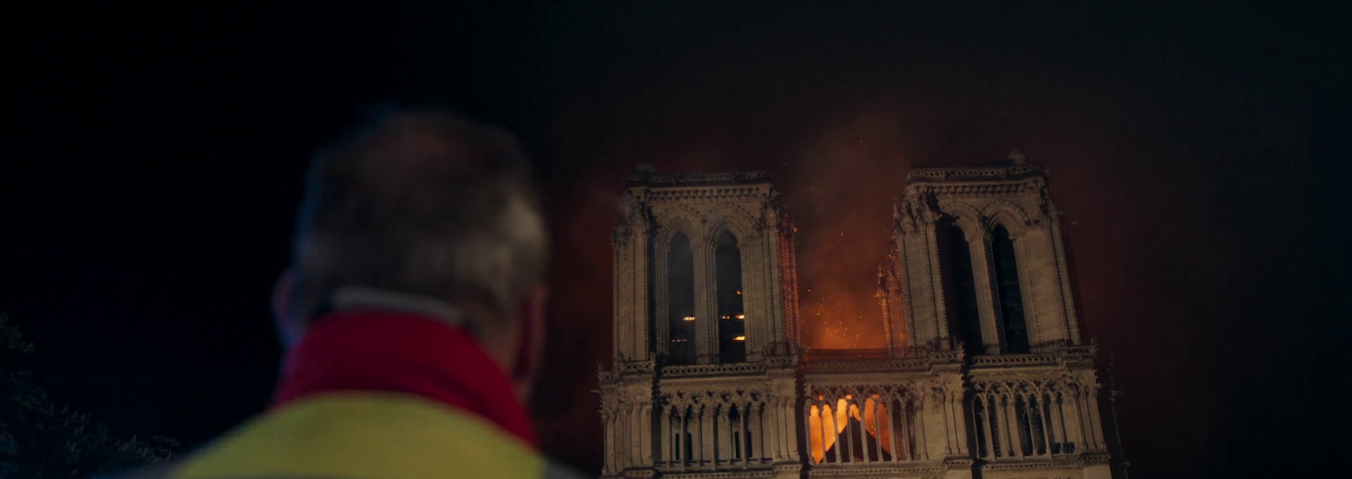 Beskrivende bilde relatert til innholdet i filmen "Notre-Dame i flammer"