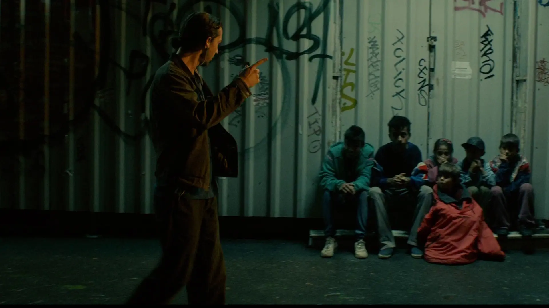 Beskrivende bilde relatert til innholdet i filmen "The Necessary Death of Charlie Countryman"