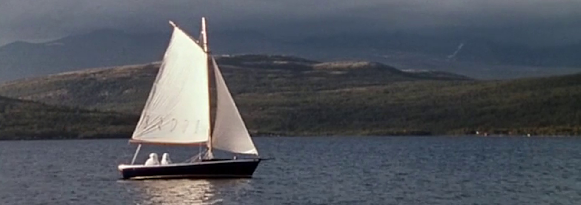 Beskrivende bilde relatert til innholdet i filmen "Å se en båt med seil"