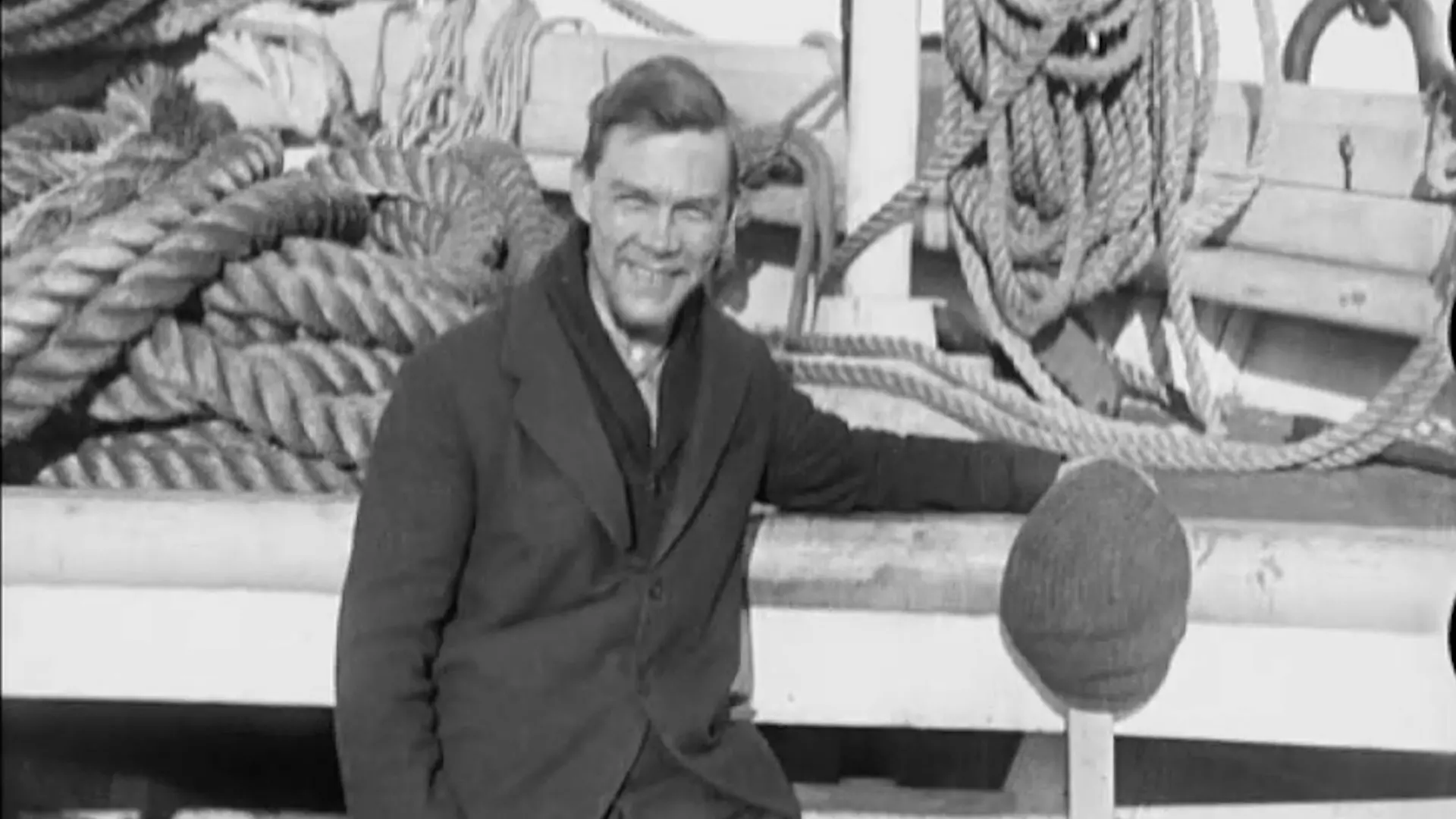 Beskrivende bilde relatert til innholdet i filmen "Med Maud over Polhavet"
