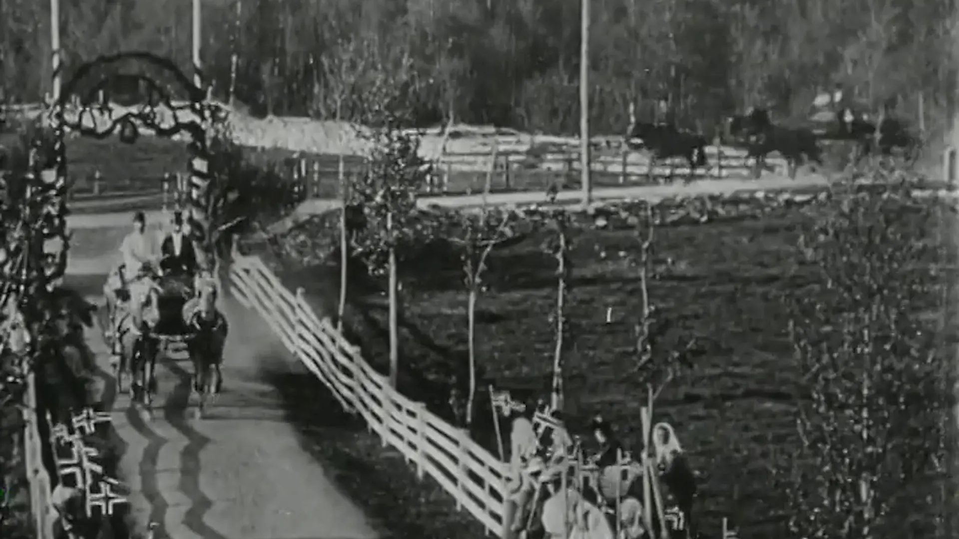 Beskrivende bilde relatert til innholdet i filmen "Kong Haakon VII's regjeringsjubileum 1945 : en filmkavalkade gjennom 40 år"