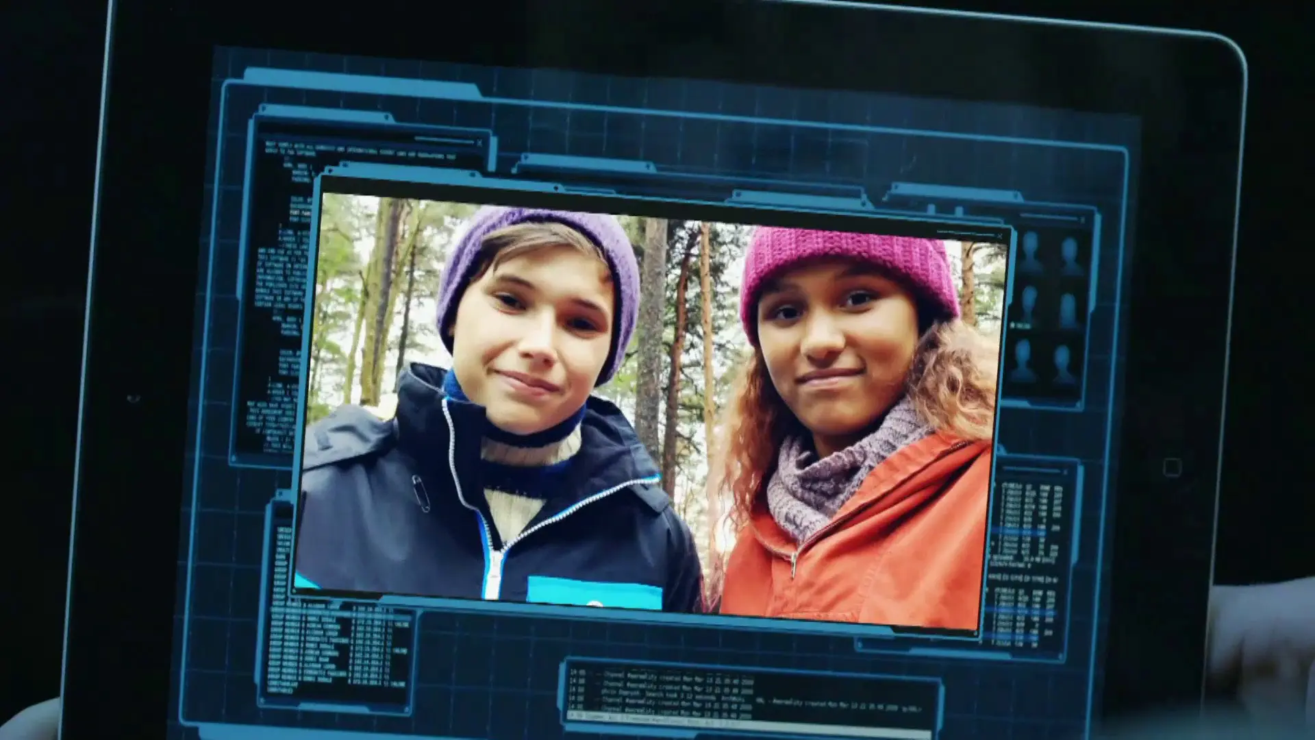 Beskrivende bilde relatert til innholdet i filmen "Trio Cybergullet S2 - Episode 1"