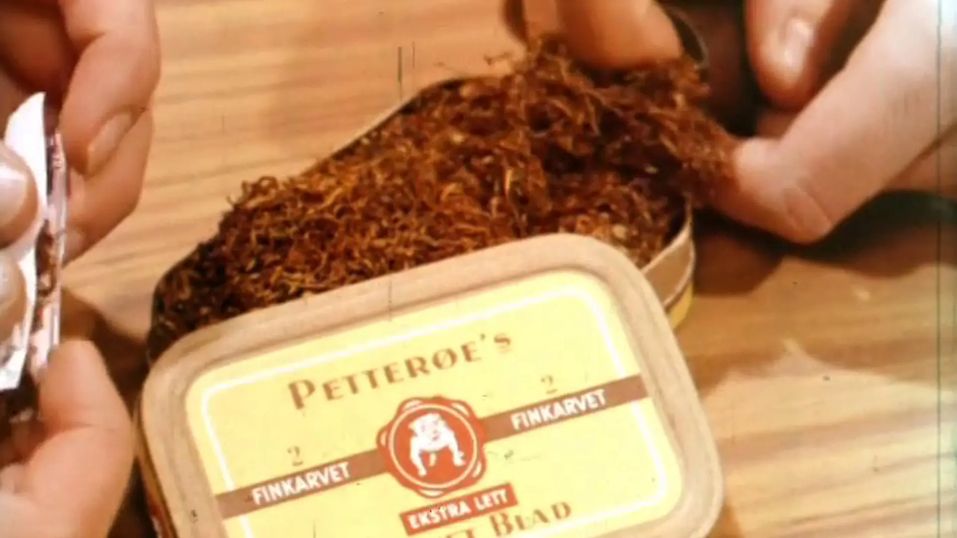 Beskrivende bilde relatert til innholdet i filmen "Petterøe's karvet blad ekstra lett : slagboret"