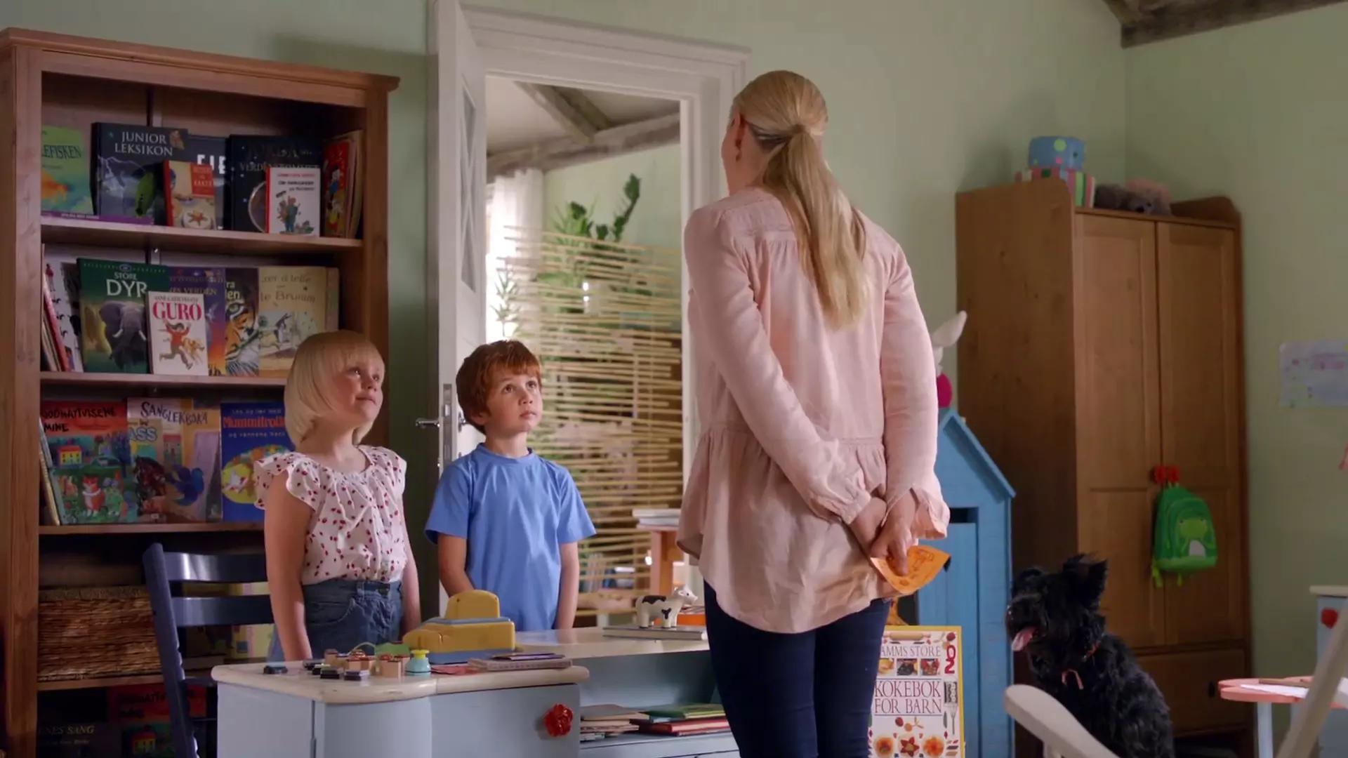 Beskrivende bilde relatert til innholdet i filmen "Karsten og Petra S1 Episode 1-6"
