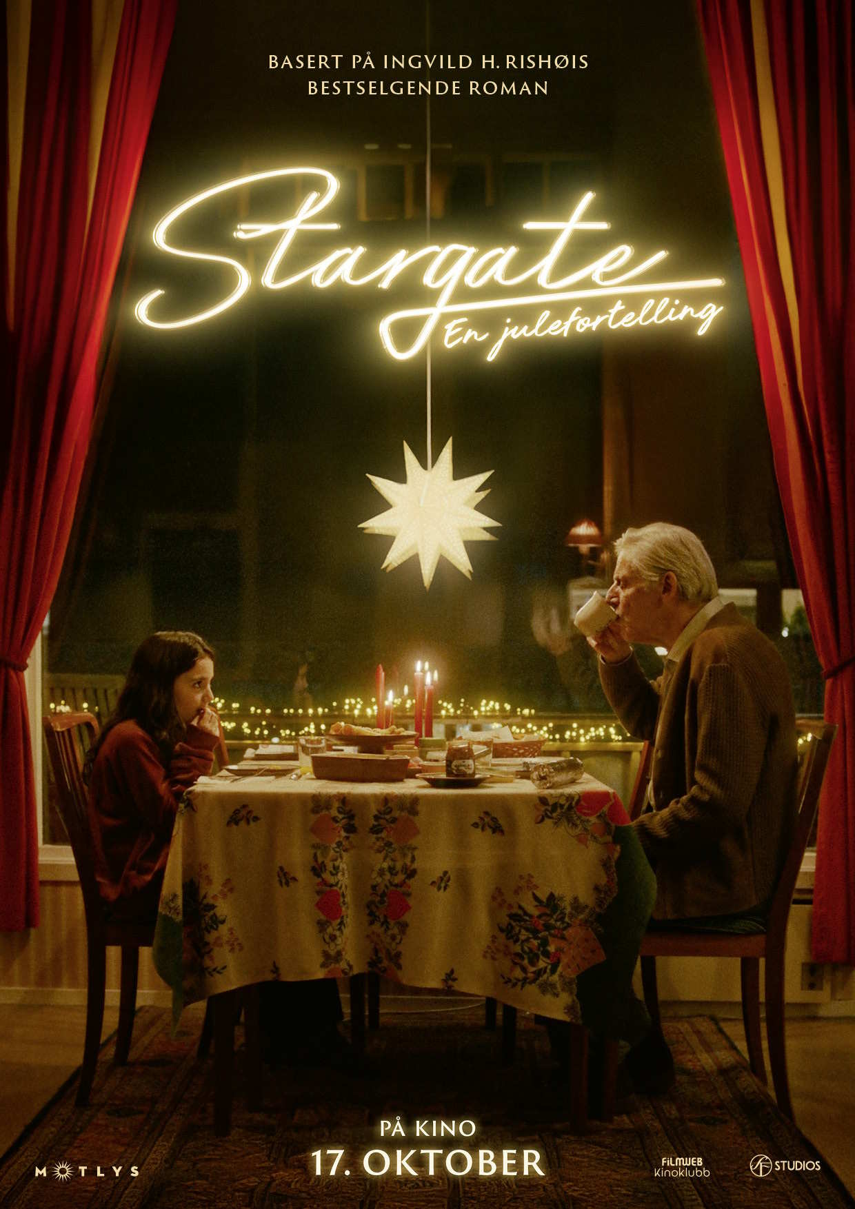 Filmplakat til "Stargate - en julefortelling". En jente og en eldre mann spiser julemat. Foto