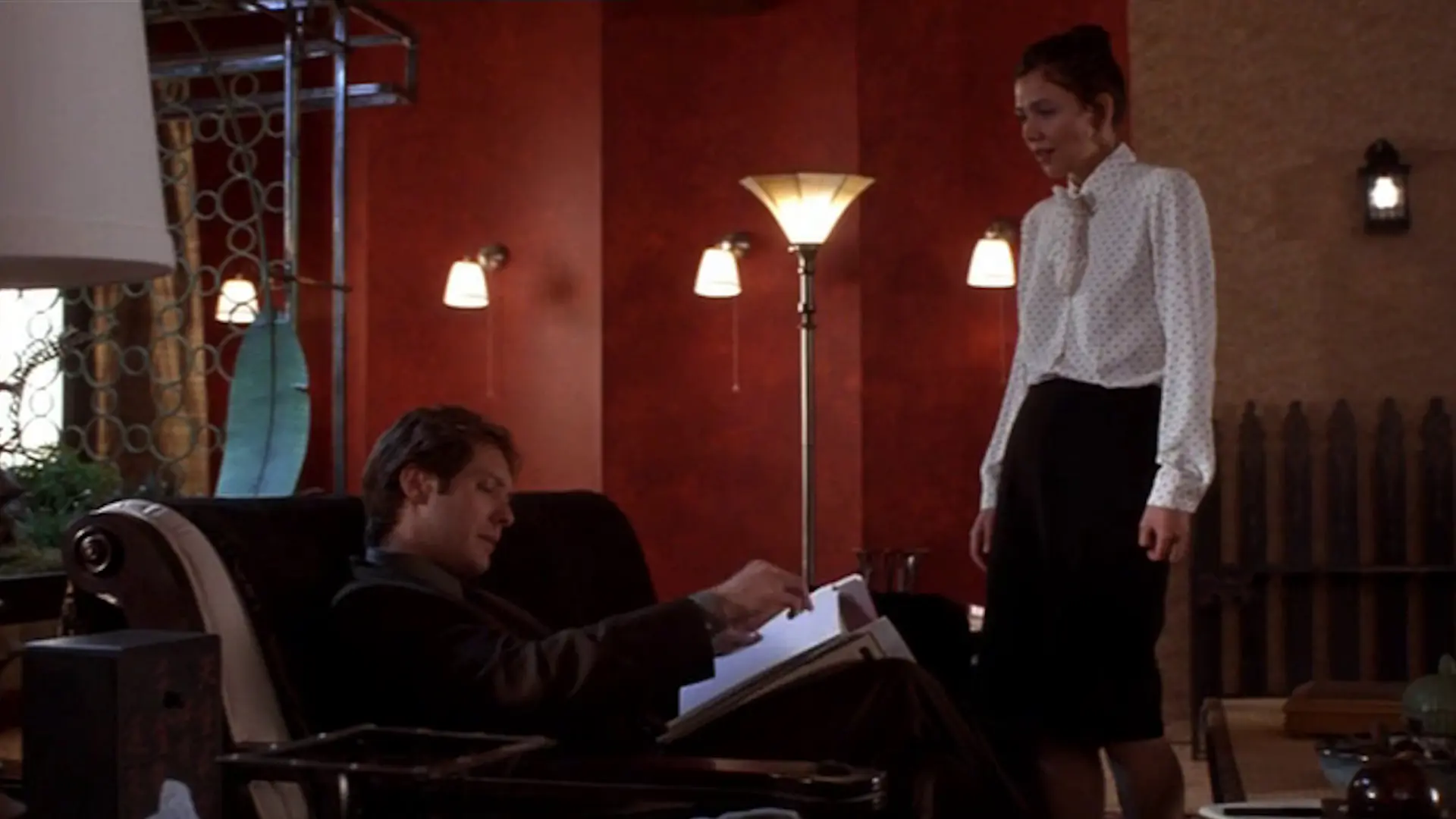 Beskrivende bilde relatert til innholdet i filmen "Secretary"