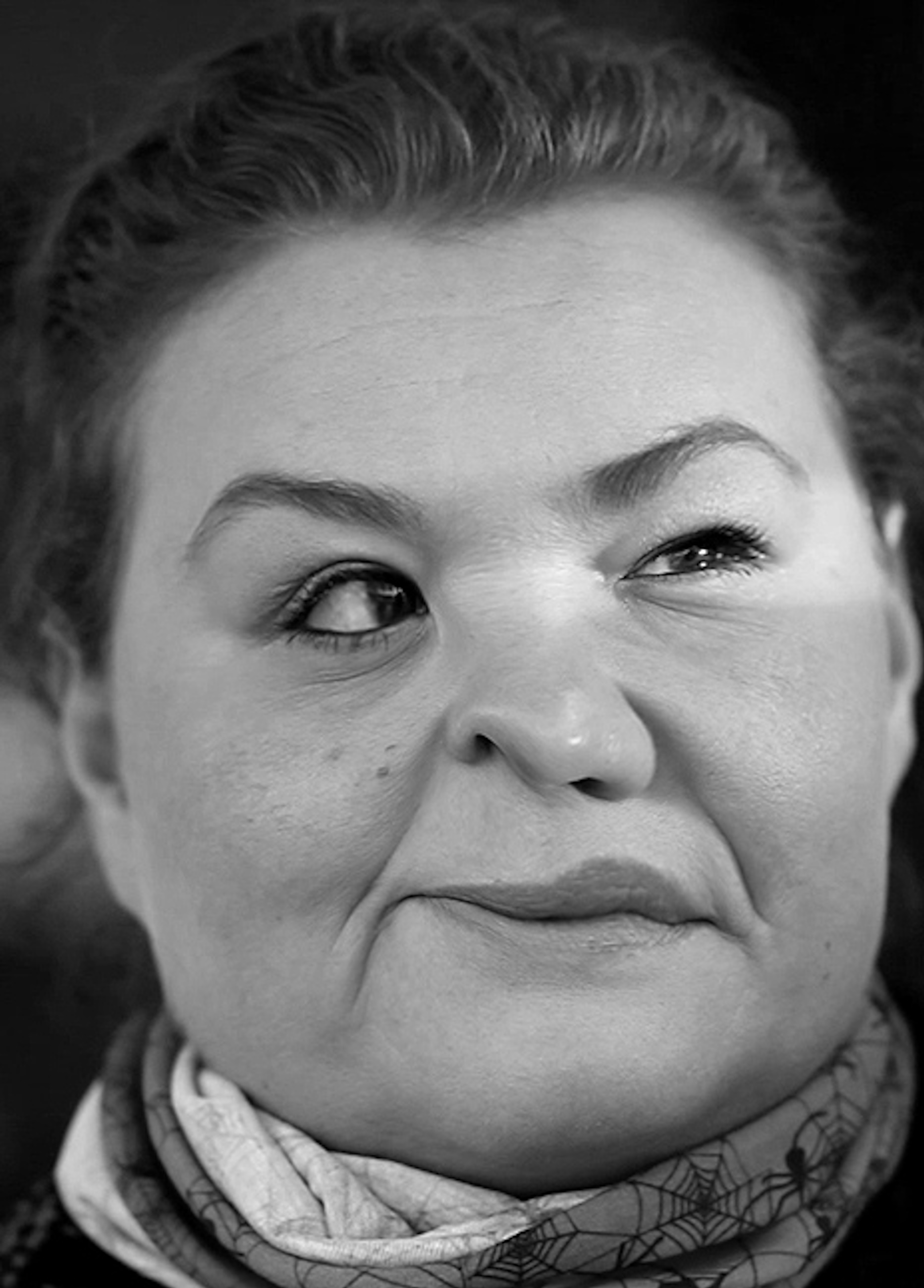 Beskrivende bilde relatert til innholdet i filmen "Outcast in the mirror | Utstøtt gjennom speilet"
