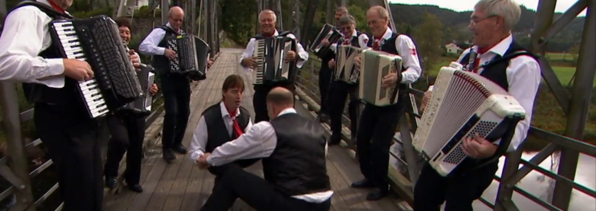 Beskrivende bilde relatert til innholdet i filmen "Med trekkspill i Operaen"