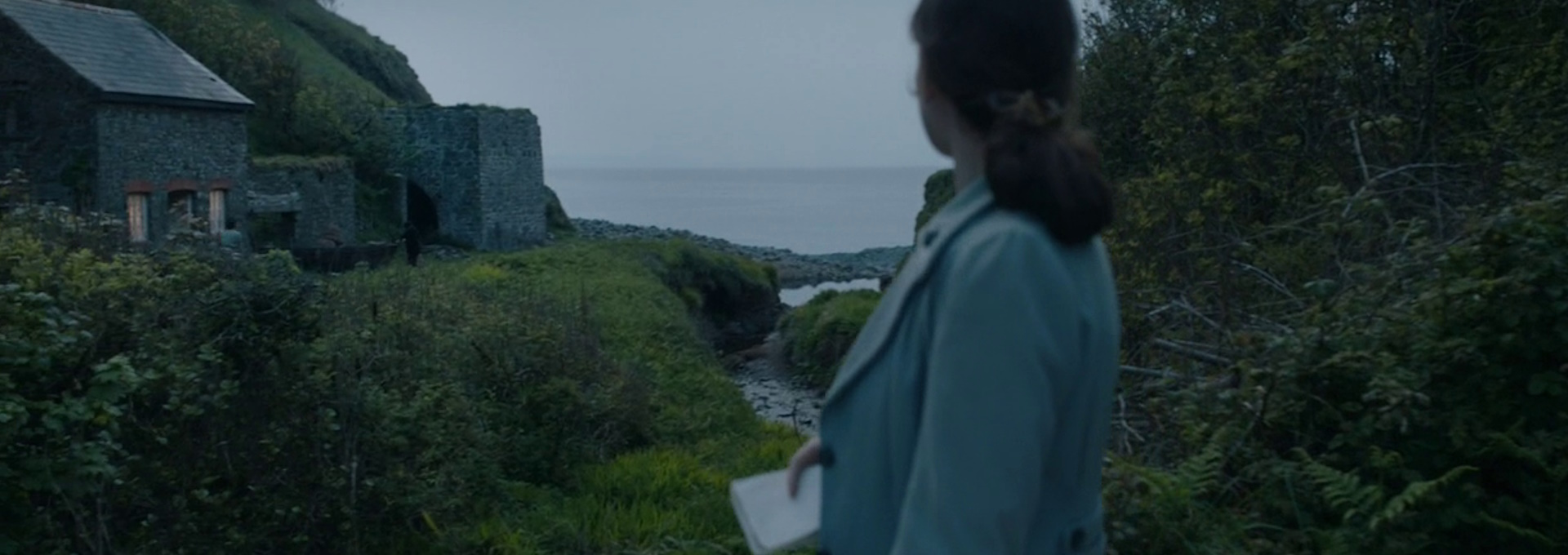 Beskrivende bilde relatert til innholdet i filmen "The Guernsey Literary and Potato Peel Pie Society"