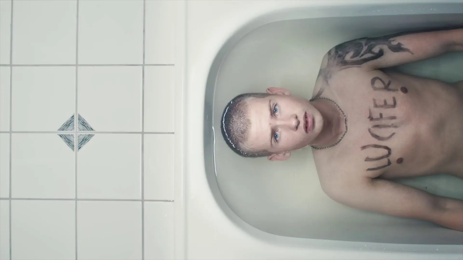 Beskrivende bilde relatert til innholdet i filmen "Gutten er sulten"