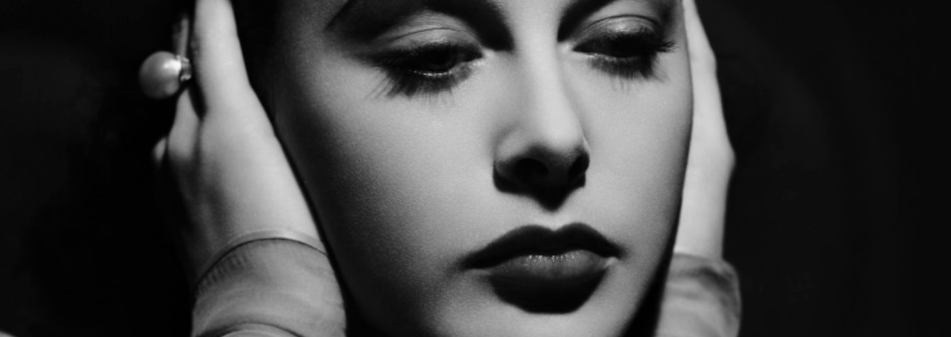 Beskrivende bilde relatert til innholdet i filmen "Bombshell: The Hedy Lamarr Story"