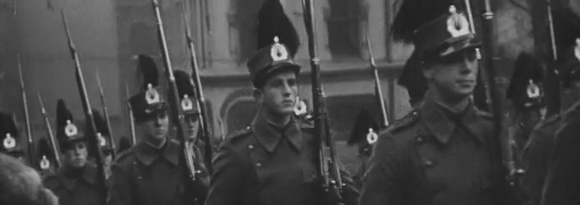 Beskrivende bilde relatert til innholdet i filmen "Kong Haakon VII's regjeringsjubileum 1945 : en filmkavalkade gjennom 40 år"