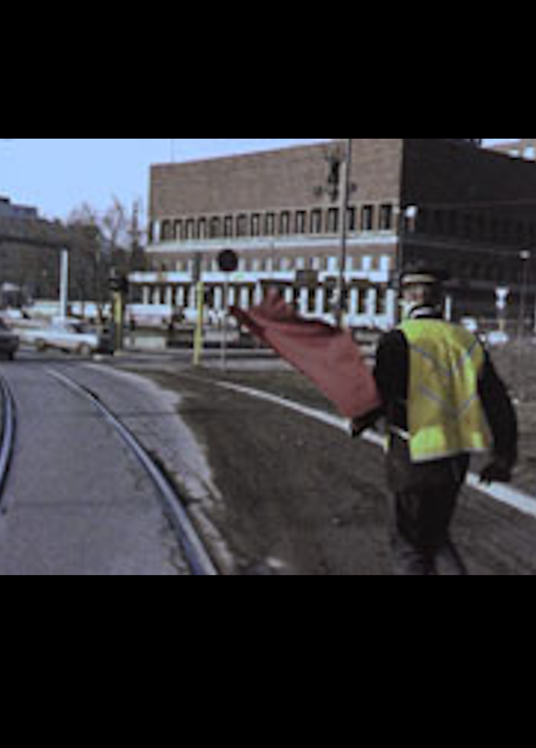 Beskrivende bilde relatert til innholdet i filmen "- og så kom toget!"