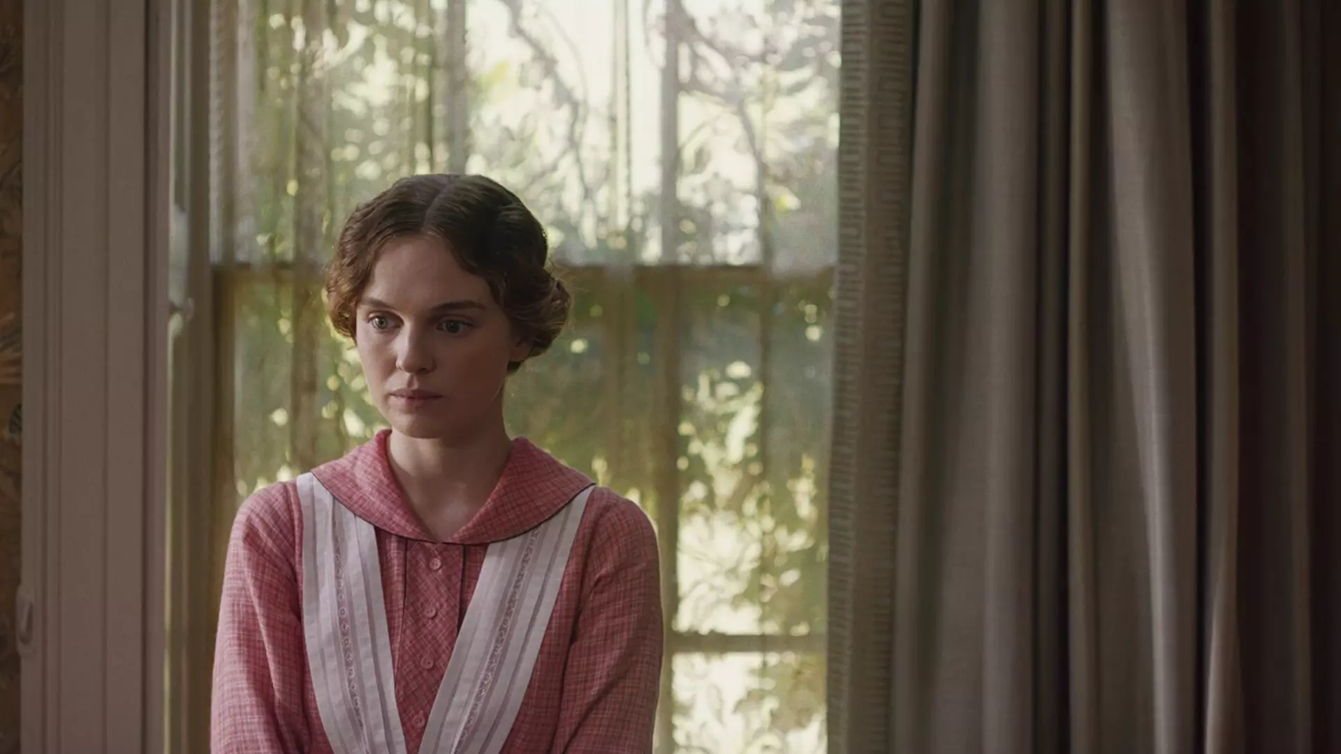 Beskrivende bilde relatert til innholdet i filmen "Mothering Sunday"