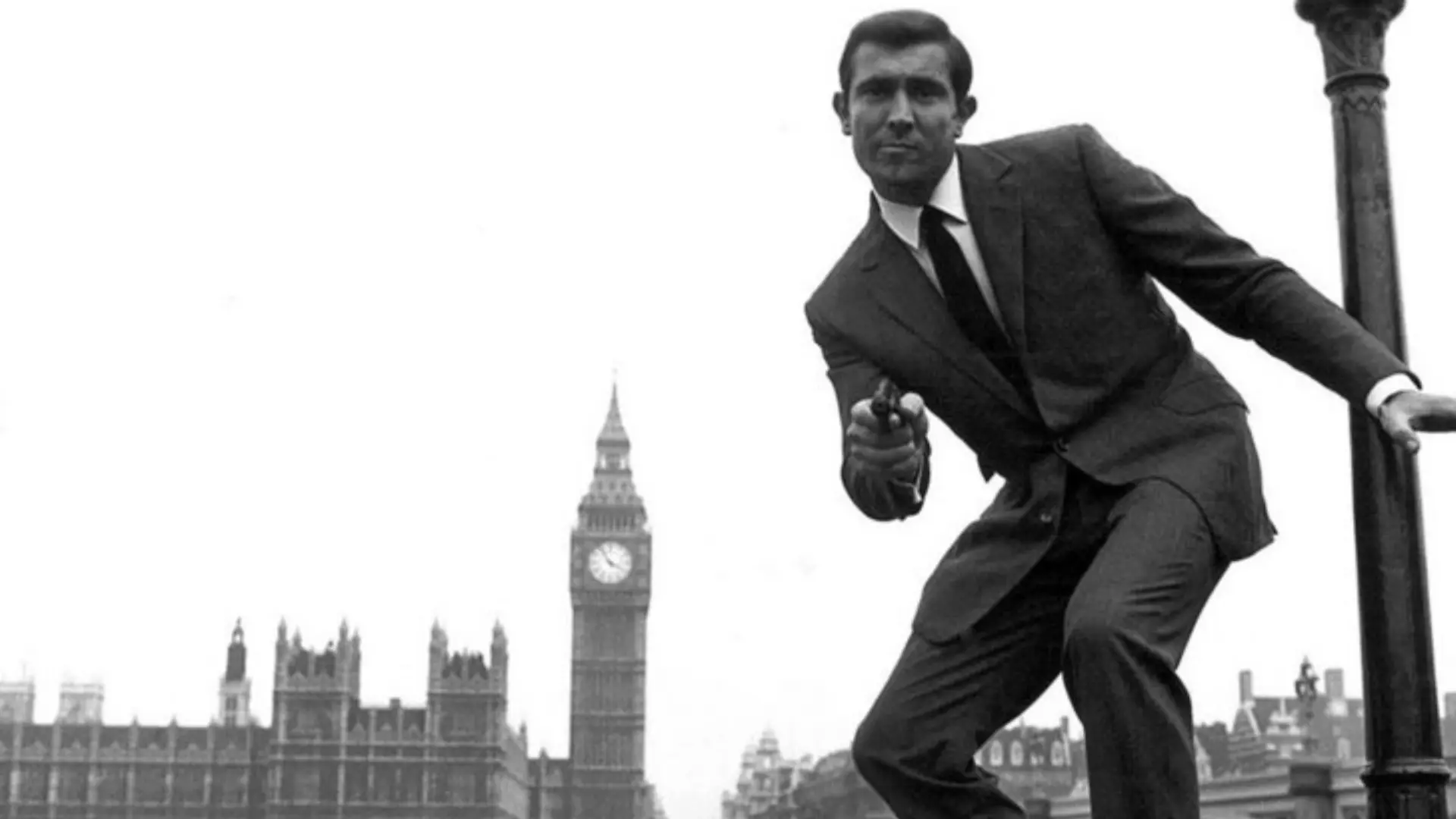 Beskrivende bilde relatert til innholdet i filmen "Becoming Bond"